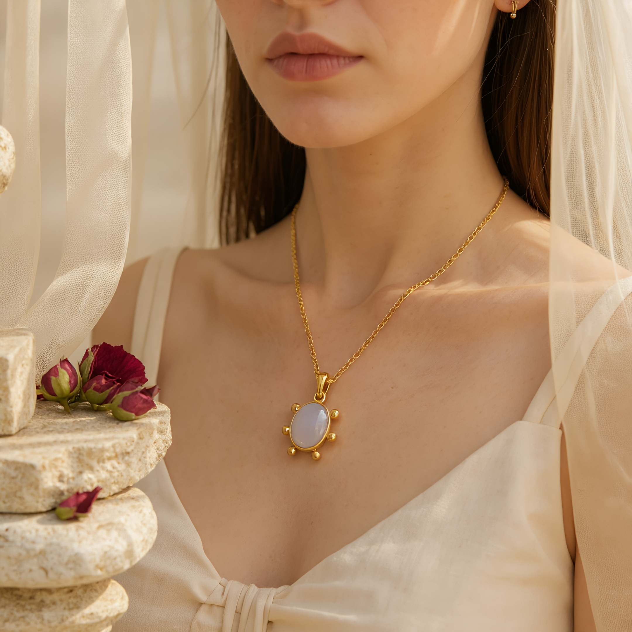 Celeste Oval | 18 KT Gold plated pendant with chain