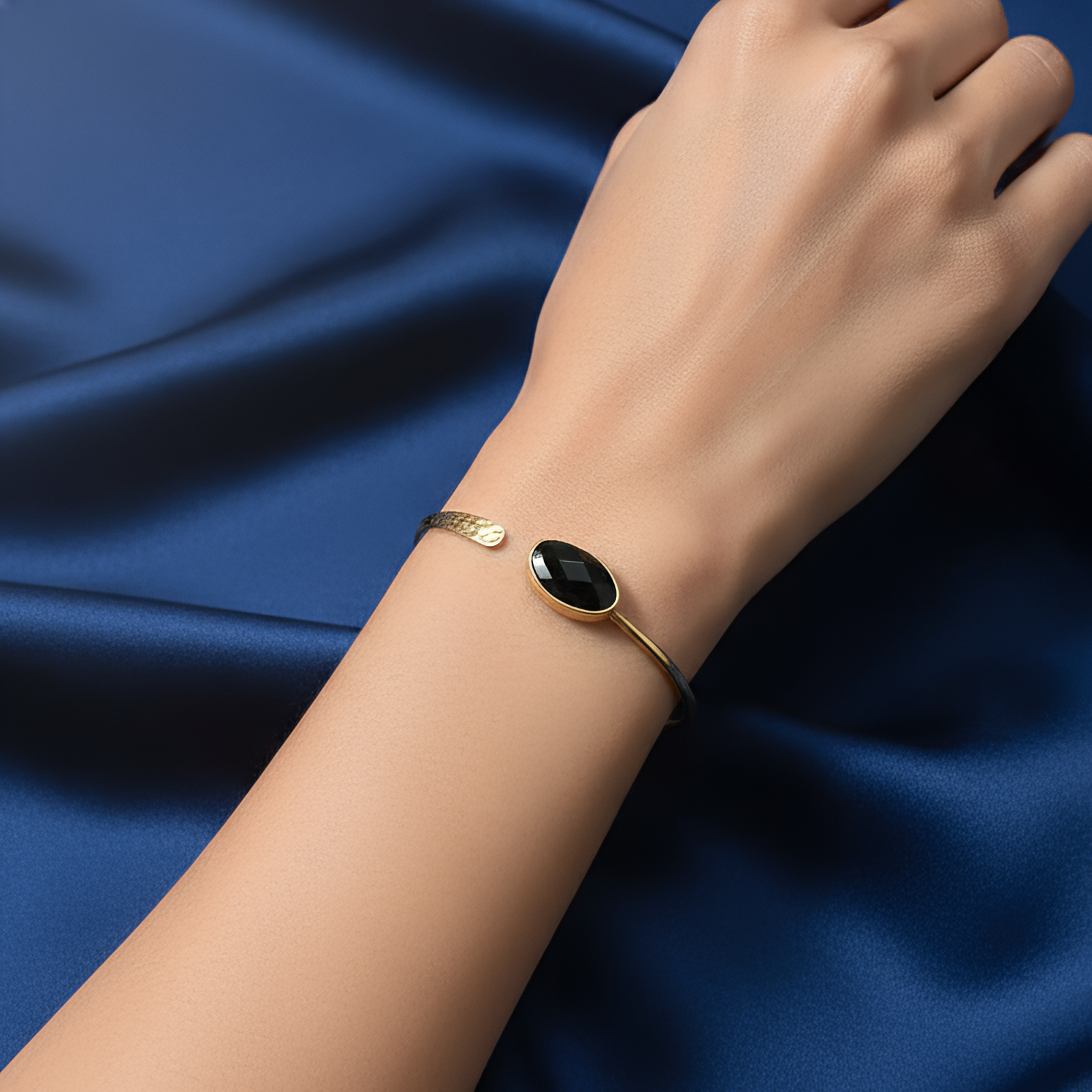 Glow Your Way | 18 KT Gold plated bracelet